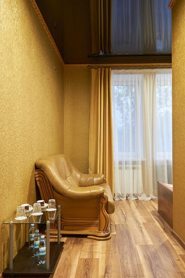 Hotel Royal Poltava Buitenkant foto