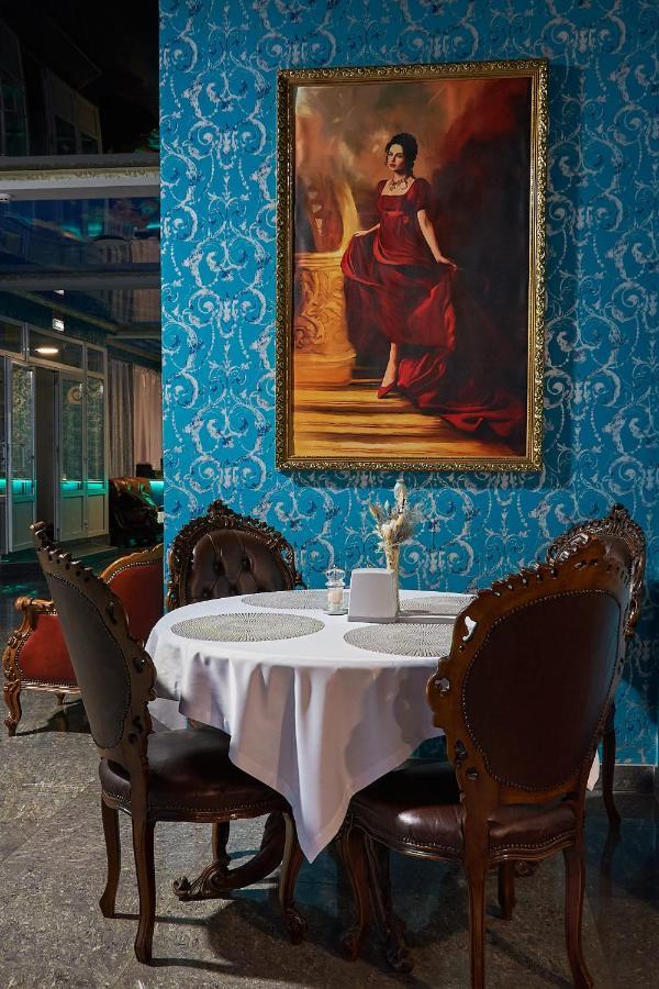 Hotel Royal Poltava Buitenkant foto