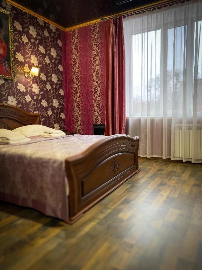 Hotel Royal Poltava Buitenkant foto