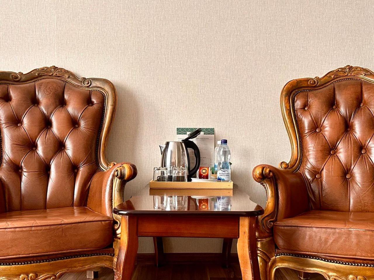 Hotel Royal Poltava Buitenkant foto